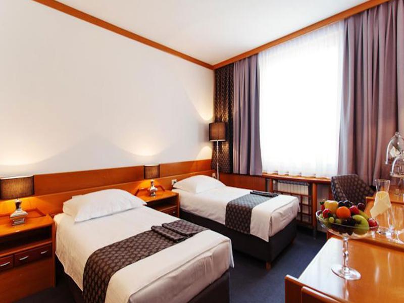Elegans Hotel Brdo Kranj Exterior photo